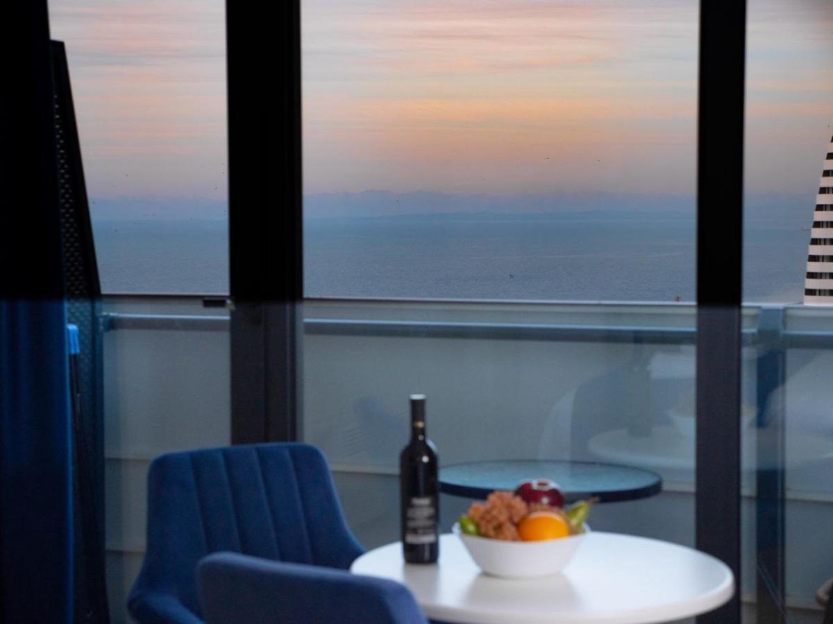 Royal Sea Breeze Apartments Батуми Екстериор снимка