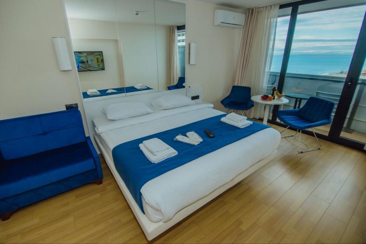 Royal Sea Breeze Apartments Батуми Екстериор снимка