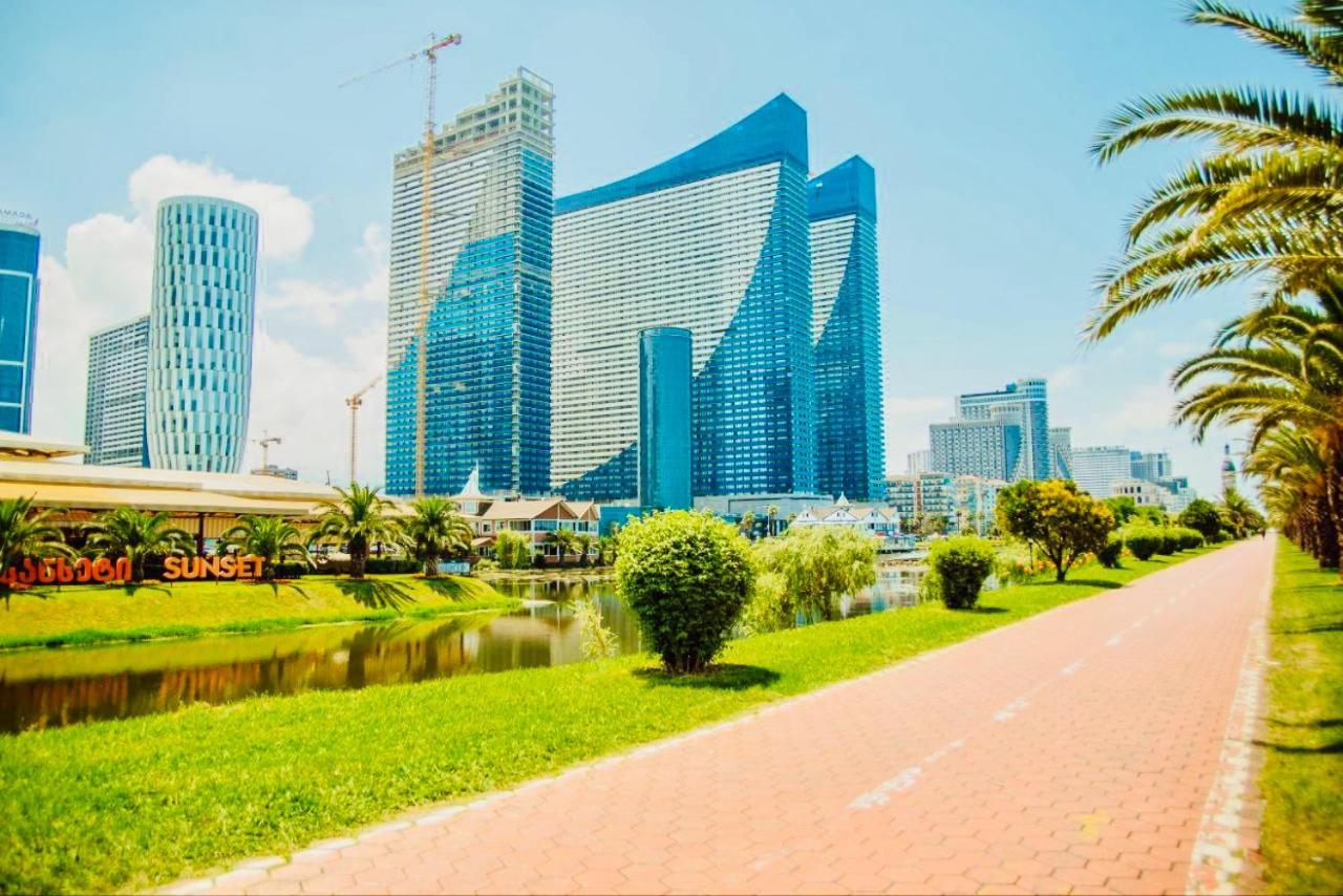 Royal Sea Breeze Apartments Батуми Екстериор снимка