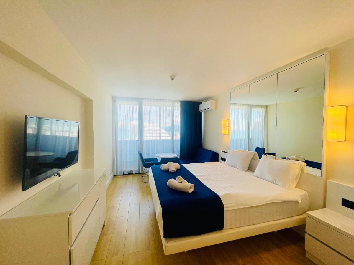 Royal Sea Breeze Apartments Батуми Екстериор снимка