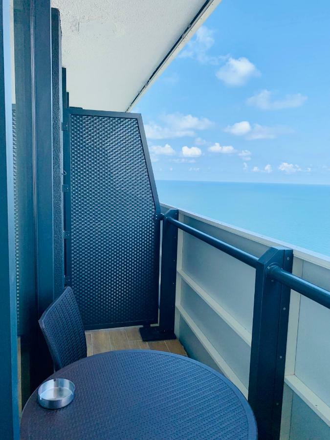 Royal Sea Breeze Apartments Батуми Екстериор снимка